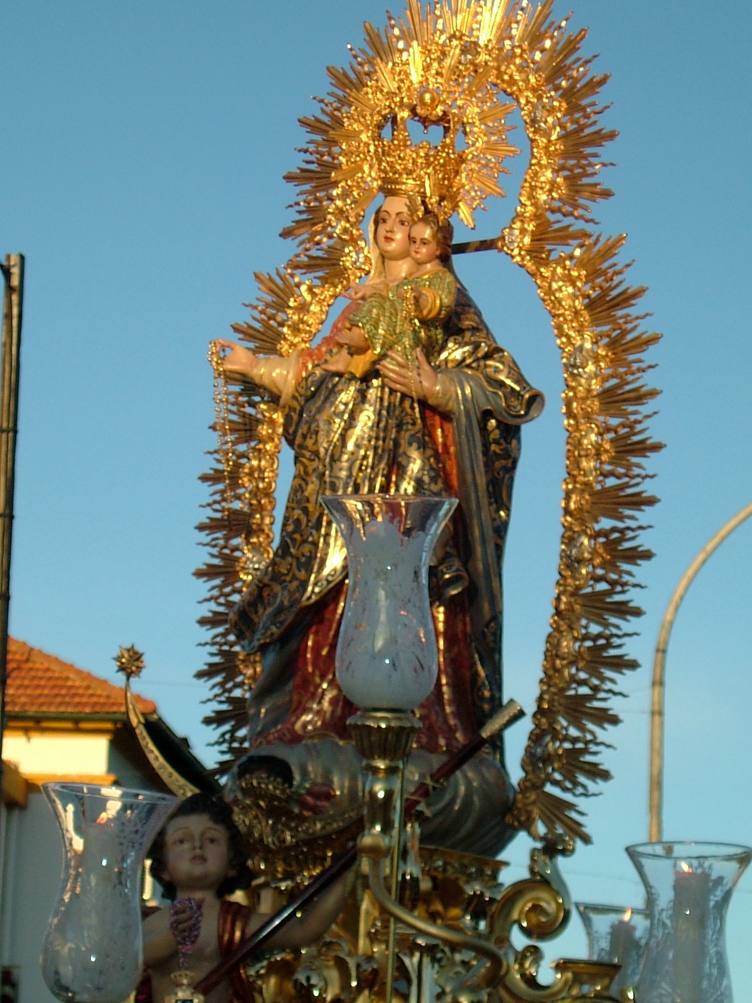 La Virgen del Rosario en veneración